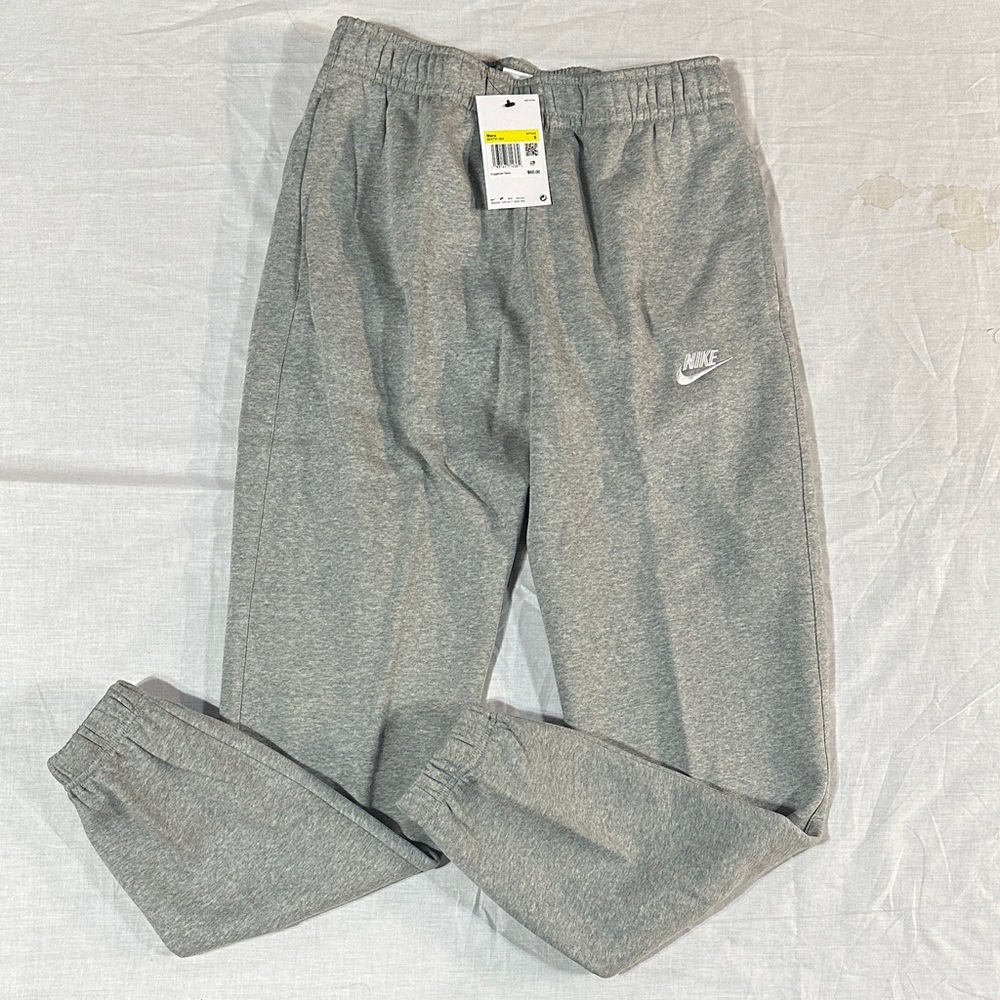 NWT Men’s Nike Club Fleece Joggers synched. Mens size Small